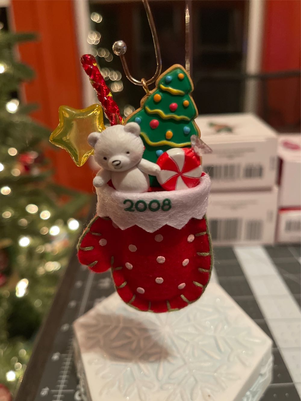 KOC - A Christmas Surprise - VIP Gift (VIP Club Exclusive) ornament collectible - Main Image 4