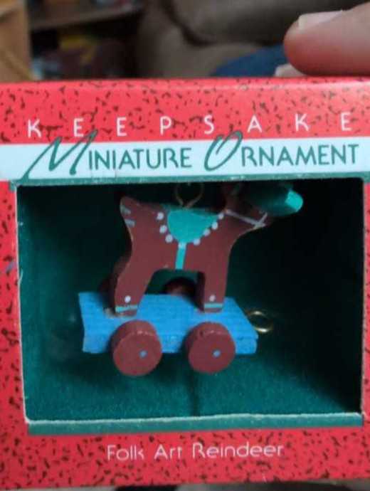 MO - Folk Art Reindeer  (Miniatures) ornament collectible - Main Image 4