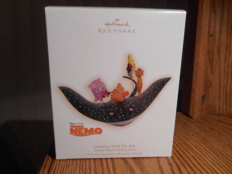 Learning with Mr. Ray  (Finding Nemo) ornament collectible - Main Image 2