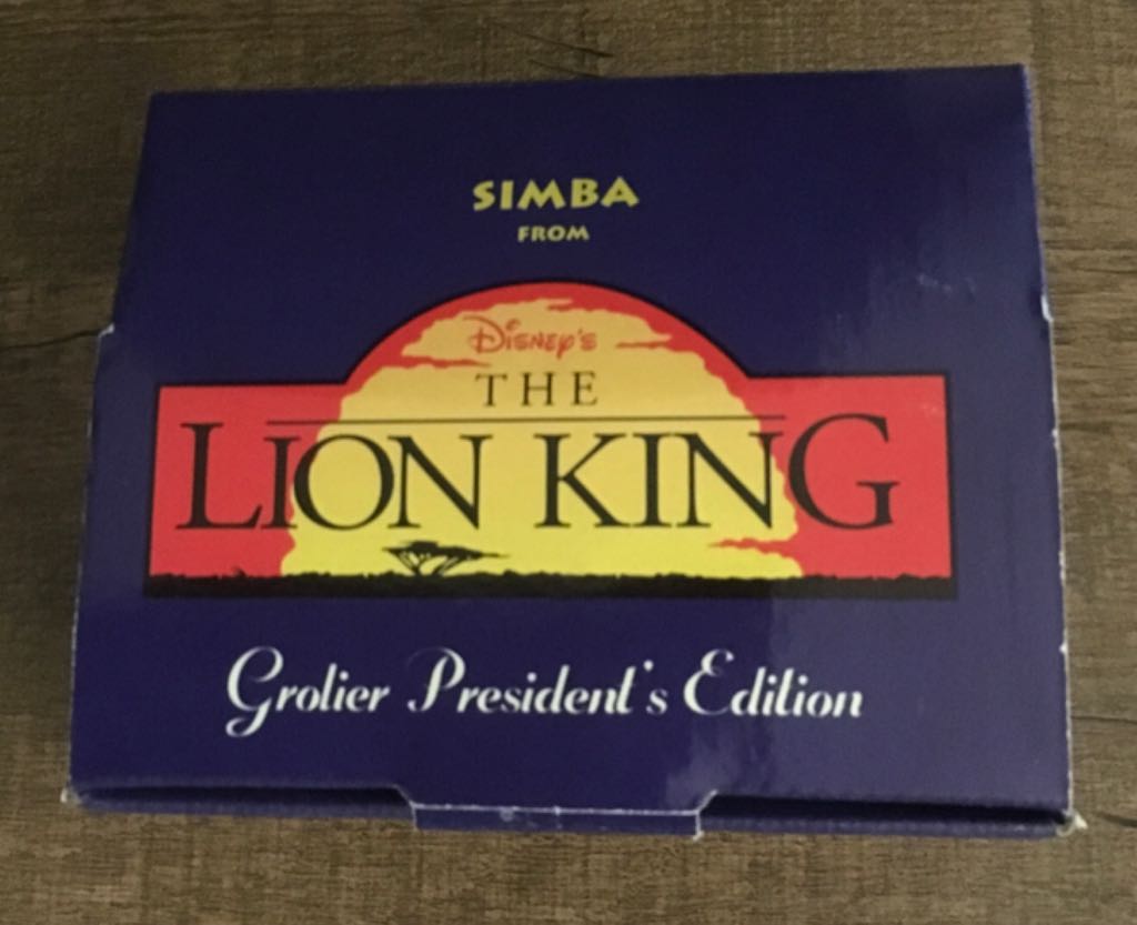 Simba with Gift - Disney The Lion King (President’s Edition) ornament collectible - Main Image 2