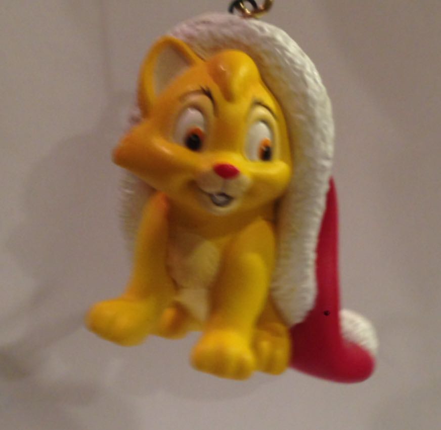 Oliver - Disney Christmas Magic (Disney’s The Aristocats) ornament collectible - Main Image 1