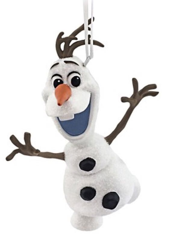 Minnie Trims The Tree