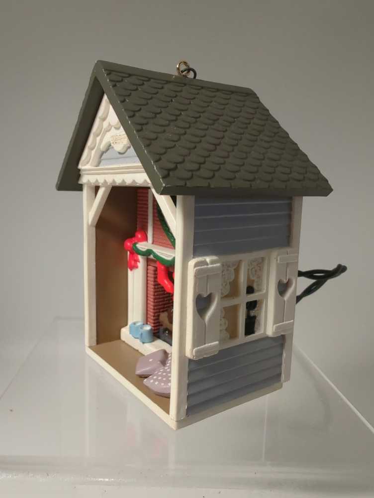 Our First Christmas Together 1989 - Keepsake Magic Collection (1st Christmas Together) ornament collectible - Main Image 4