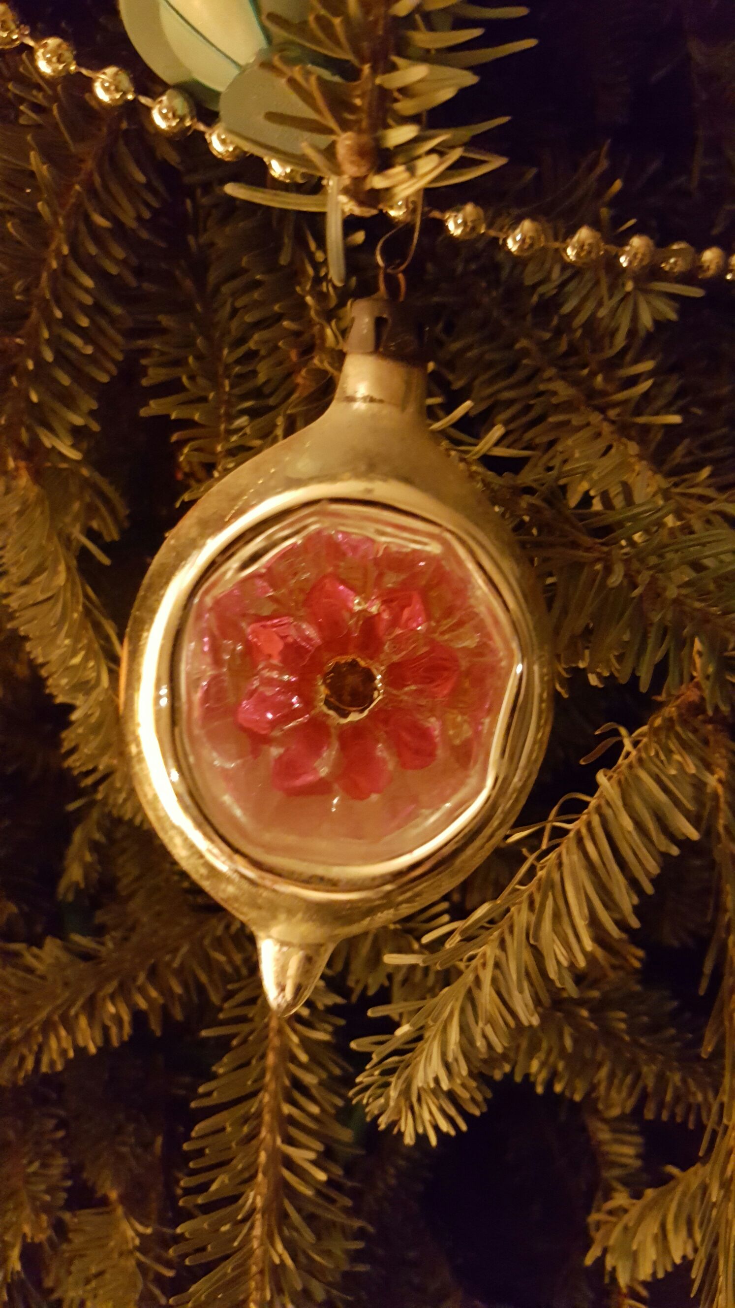 Pointed Indented  ornament collectible - Main Image 2