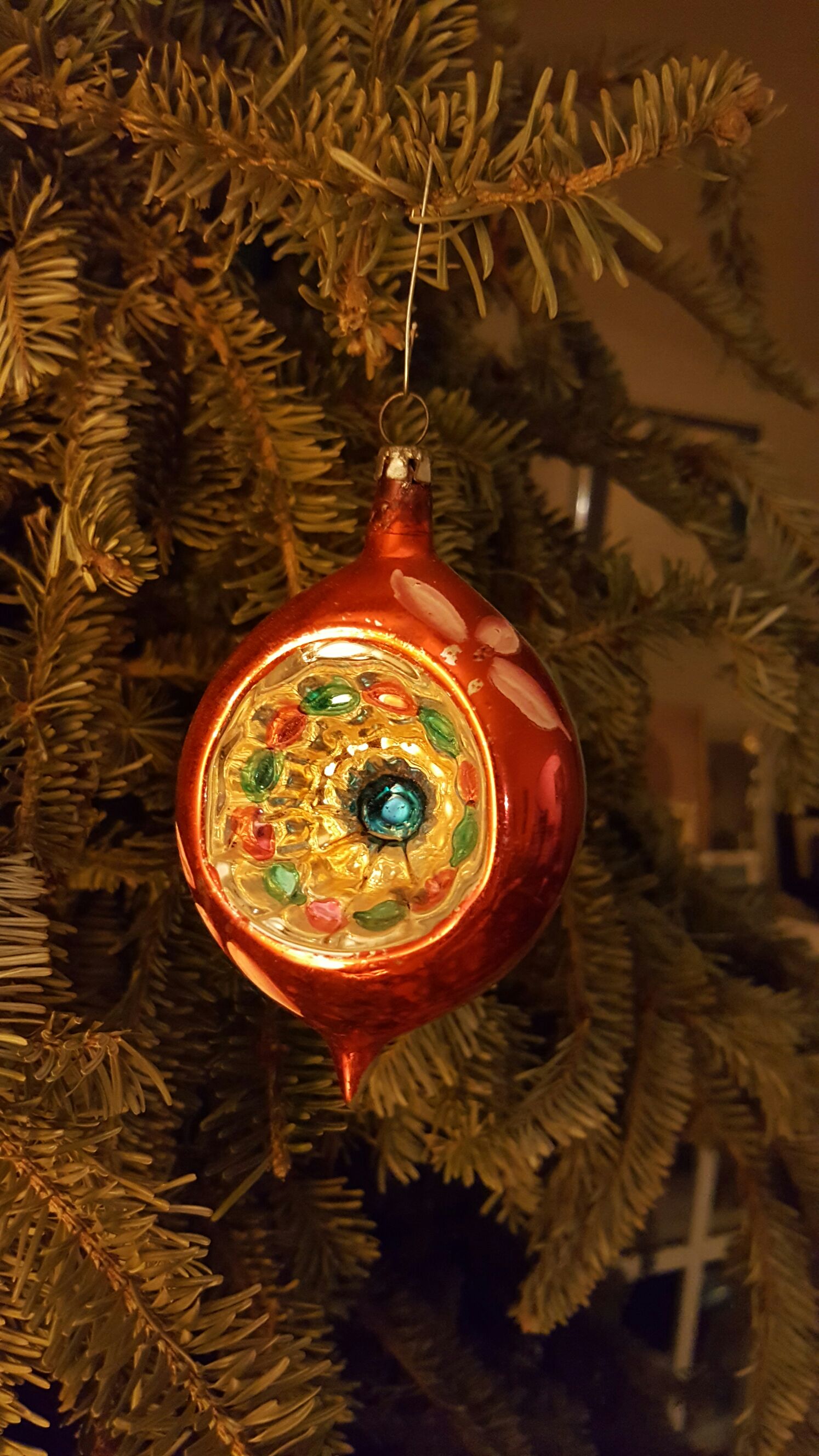 Red And Green Indented Teardrop - Poinsettias (Botanical) ornament collectible - Main Image 1