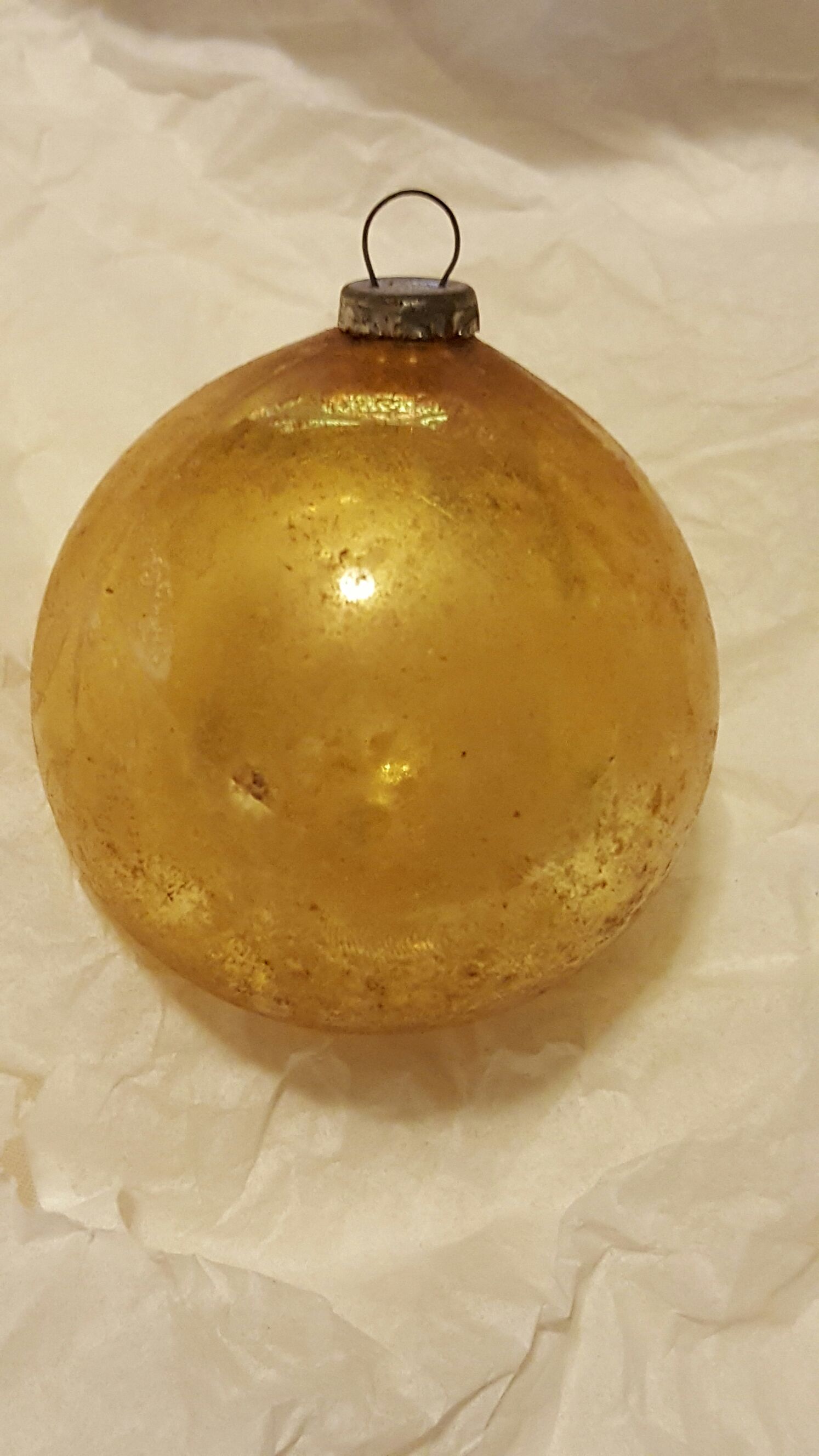 Old Gold 2  ornament collectible - Main Image 1
