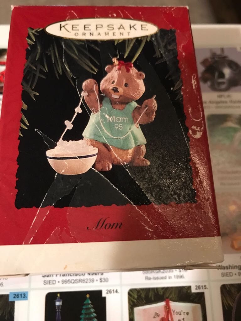 Mom   (Keepsake Ornament) ornament collectible - Main Image 2