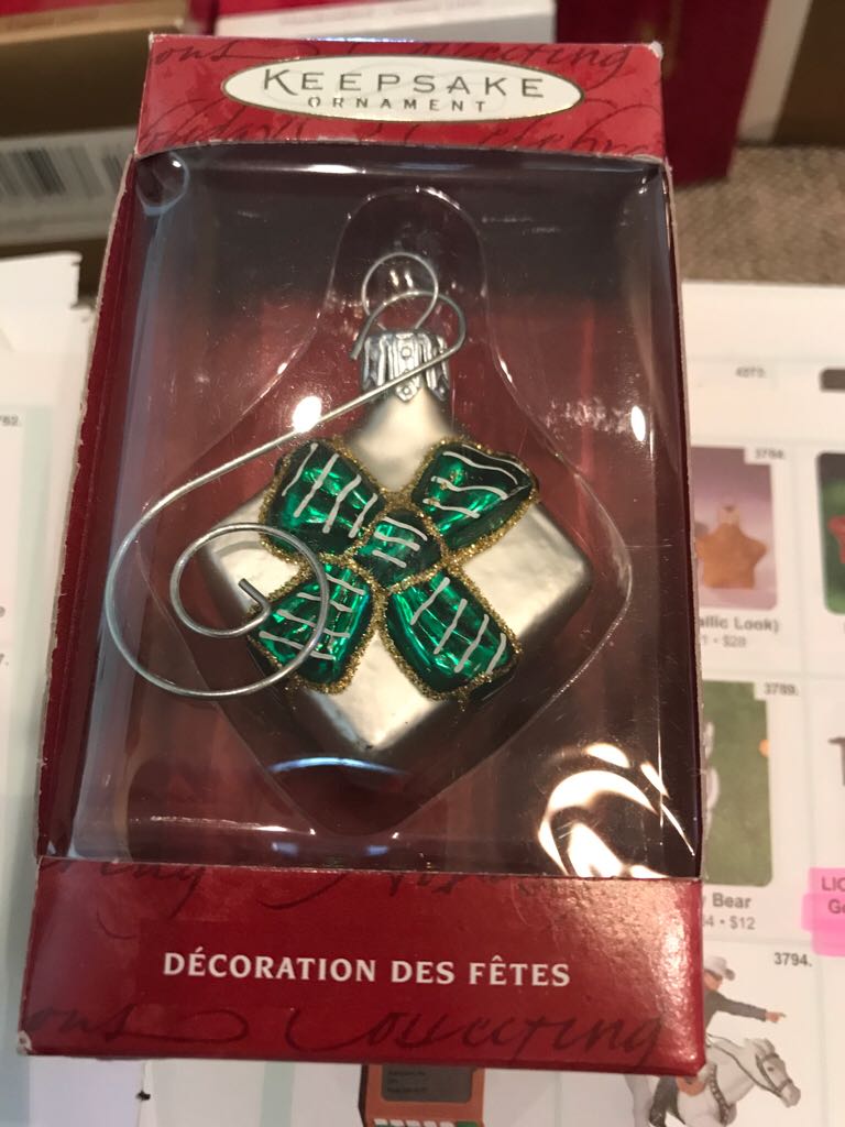 Li’l Gift - Green Bow  (Keepsake Ornament) ornament collectible - Main Image 2