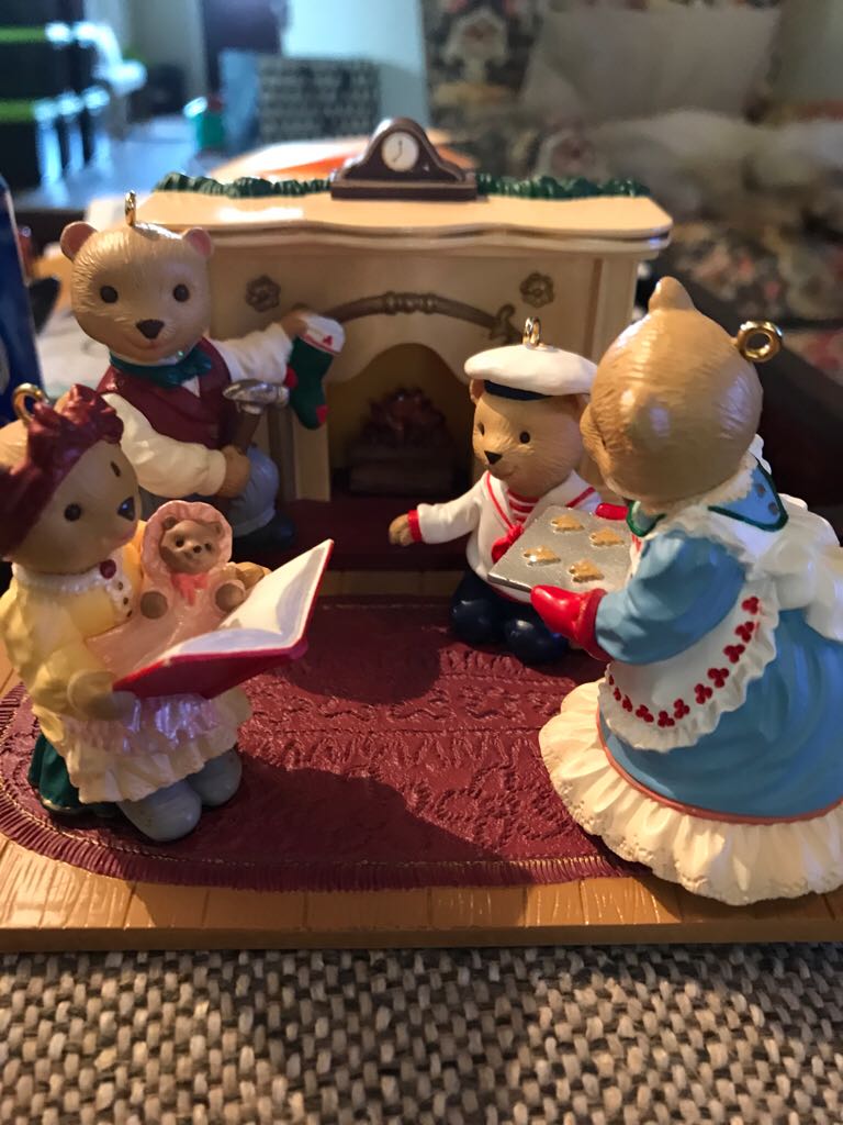 Abearnathy Bearinger - Bearingers Of Victoria Circle (Collector’s Series) ornament collectible - Main Image 2