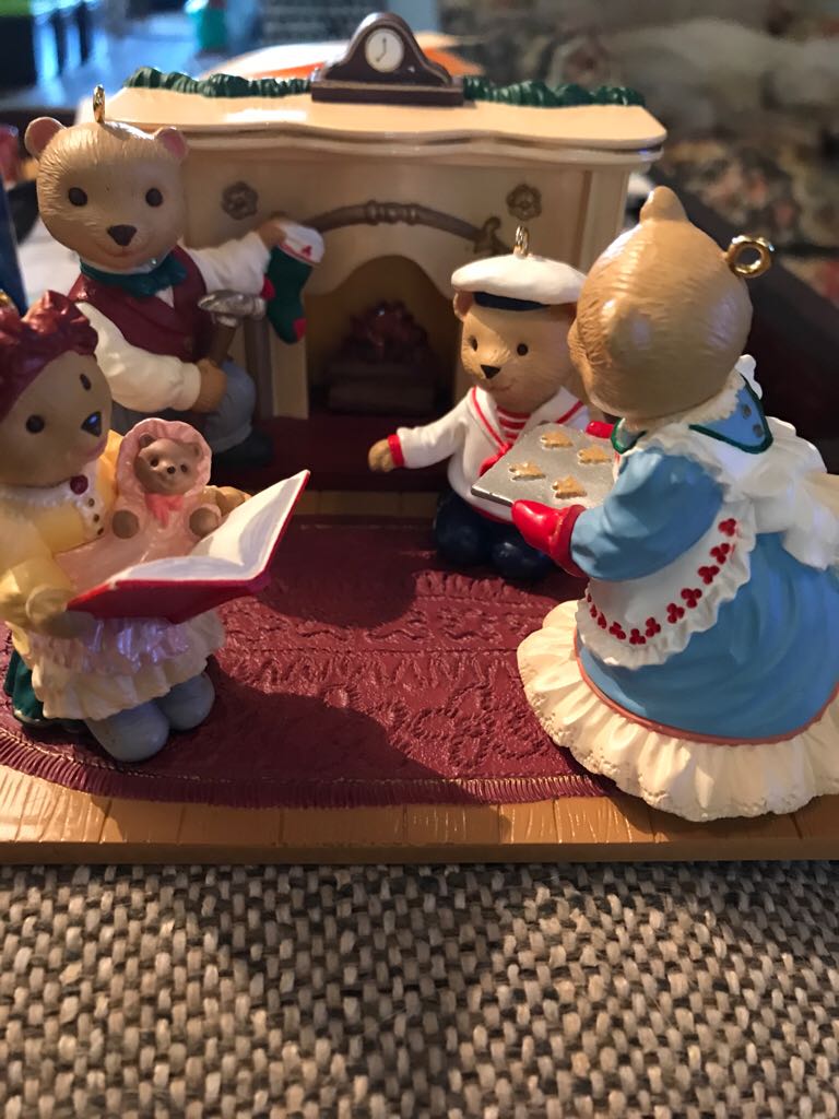 Mama Bearinger - Bearingers Of Victoria Circle (Collector’s Series) ornament collectible - Main Image 2