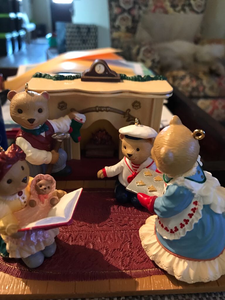 Papa Bearinger - Bearingers Of Victoria Circle (Collector’s Series) ornament collectible - Main Image 2