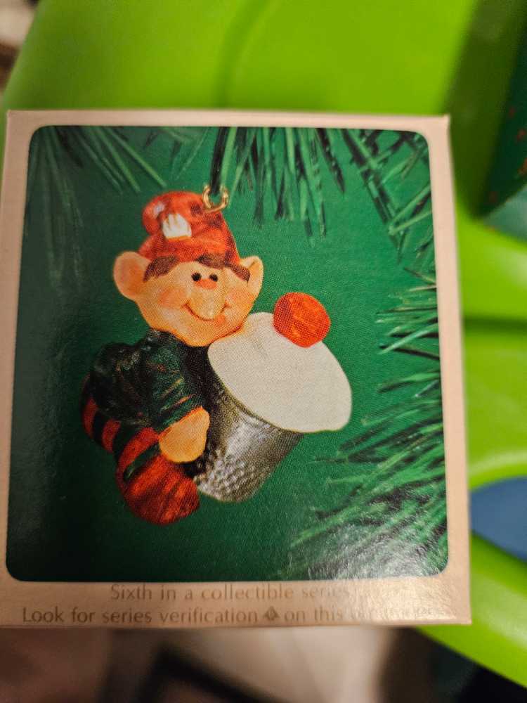 Thimble Elf - Thimble Series (Collector’s Series) ornament collectible - Main Image 2