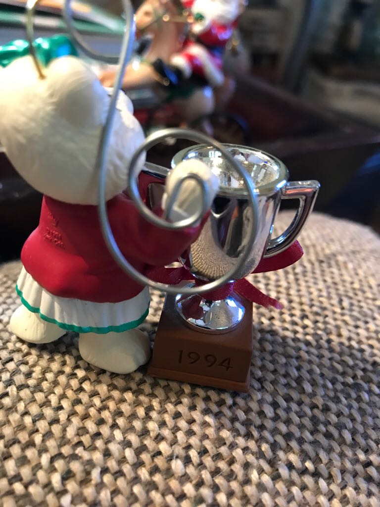 Mom   (Hallmark Keepsake) ornament collectible - Main Image 2