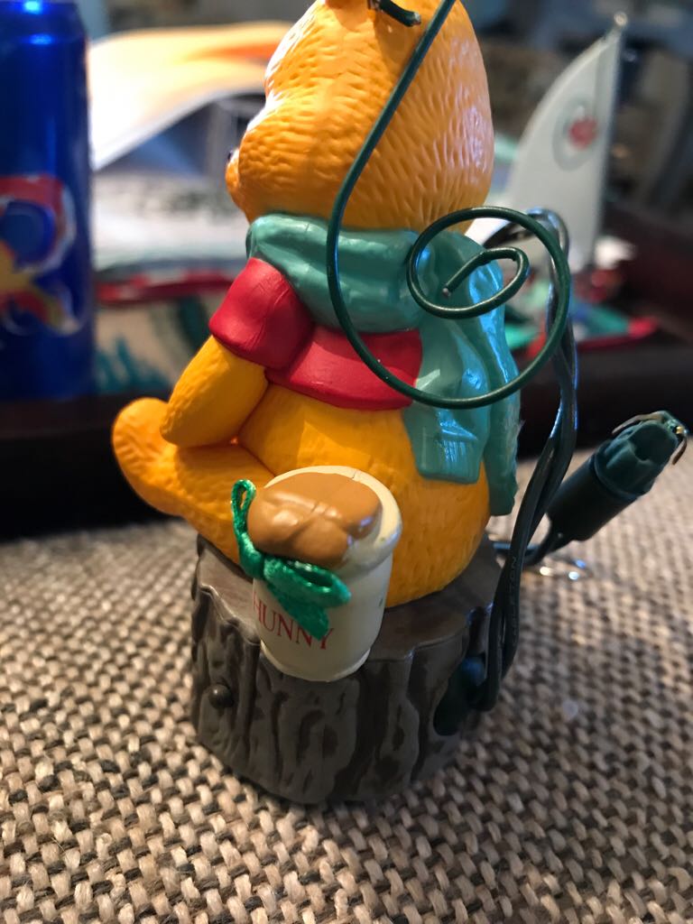 Winnie The Pooh  (Hallmark Keepsake) ornament collectible - Main Image 2