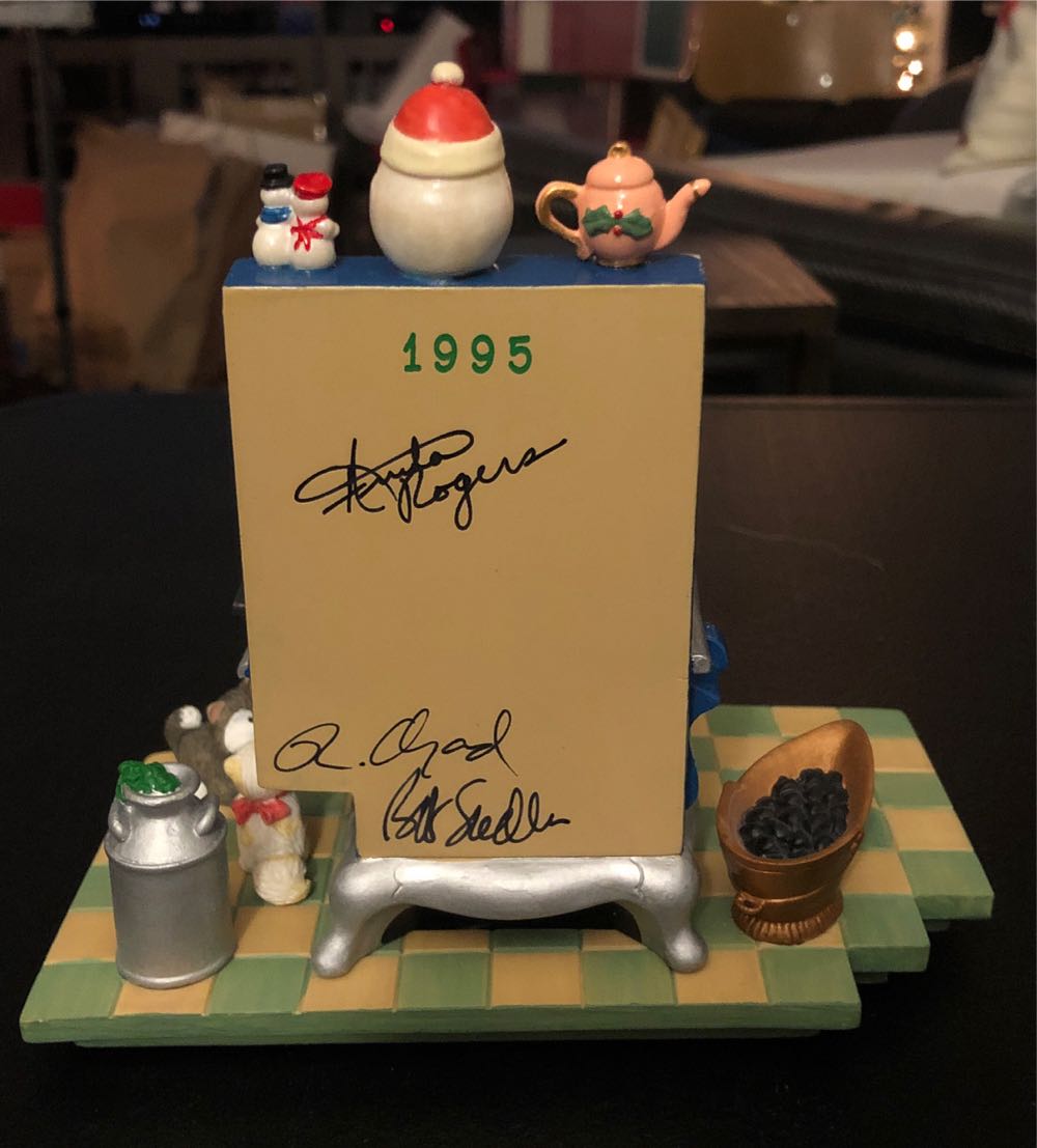 Christmas Eve Bake-off #3 - Keepsake Signature Collection (Mrs. Claus Kitchen) ornament collectible - Main Image 4