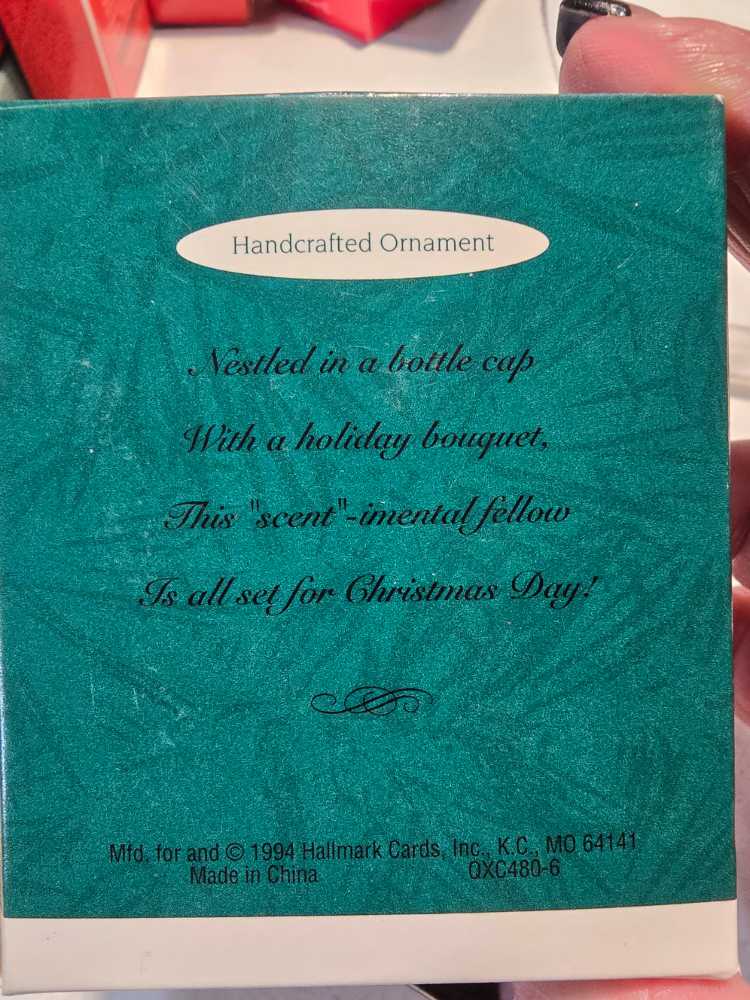 Sweet Bouquet - Miniature Santa’s Club Soda (Skunks, Bottle Caps, Miniature) ornament collectible - Main Image 3