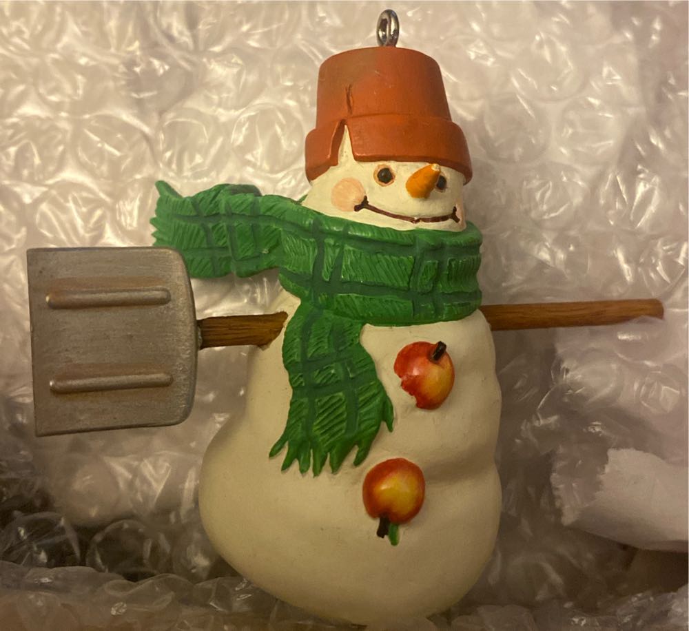 Max, Snowmen Of Mitford - Snowman (Mitford) ornament collectible - Main Image 2