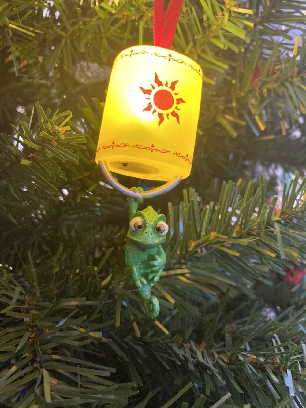 Tangled - Pascal - Disney Tangled (Movie) ornament collectible - Main Image 2