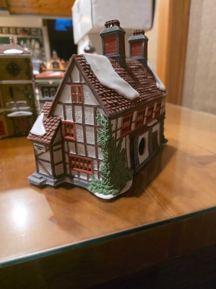 Ashbury Inn - Dickens Village Series (Heritage Village Collection) ornament collectible - Main Image 2