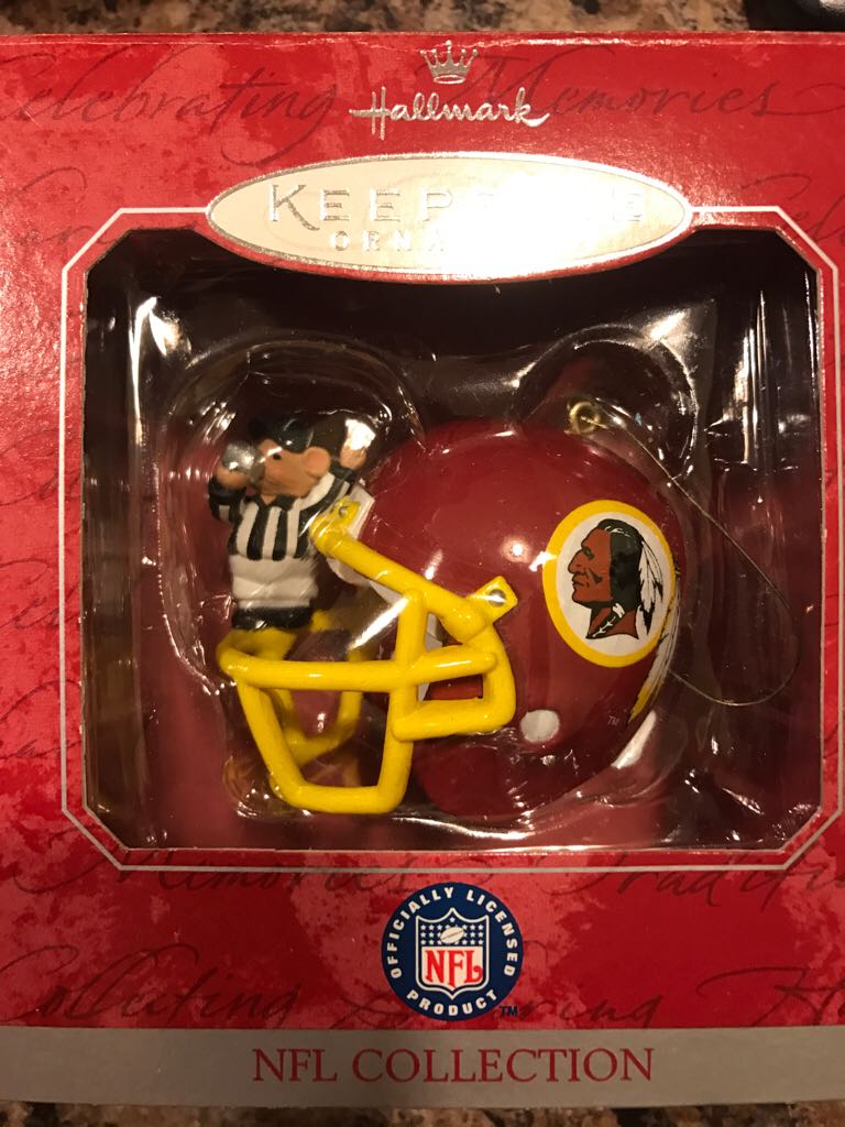 Sweet Santa Claus holding wreath