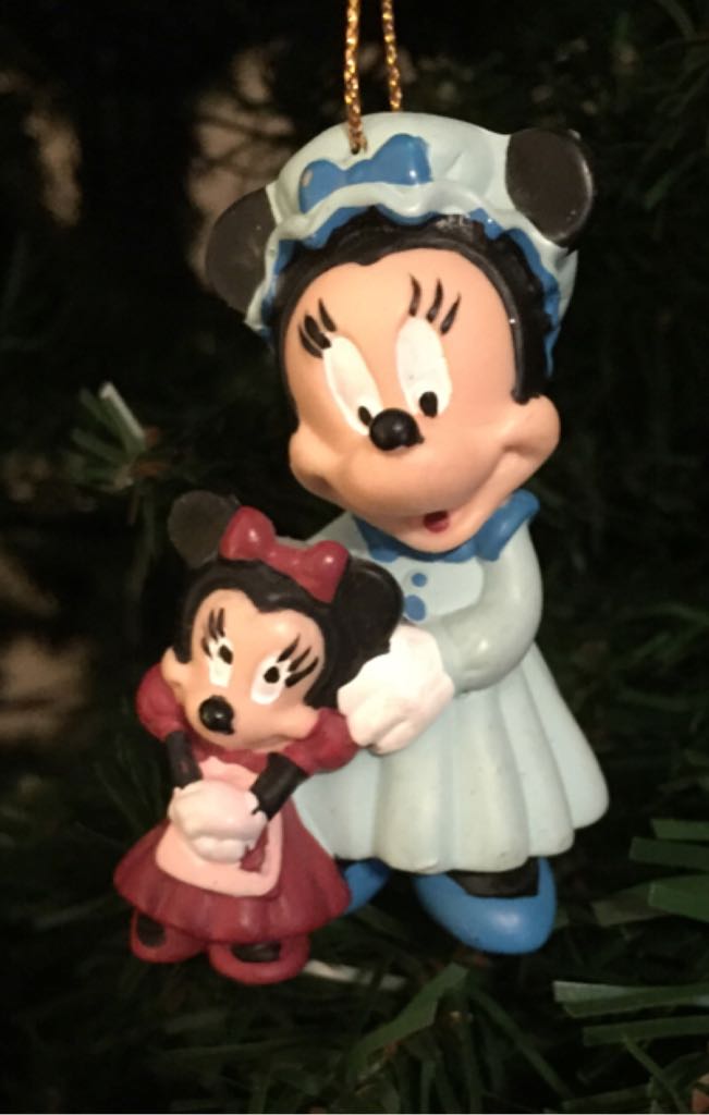 Minnie Mouse as Mrs. Cratchit - Mickey’s Christmas Carol (Mickey & Friends) ornament collectible - Main Image 1
