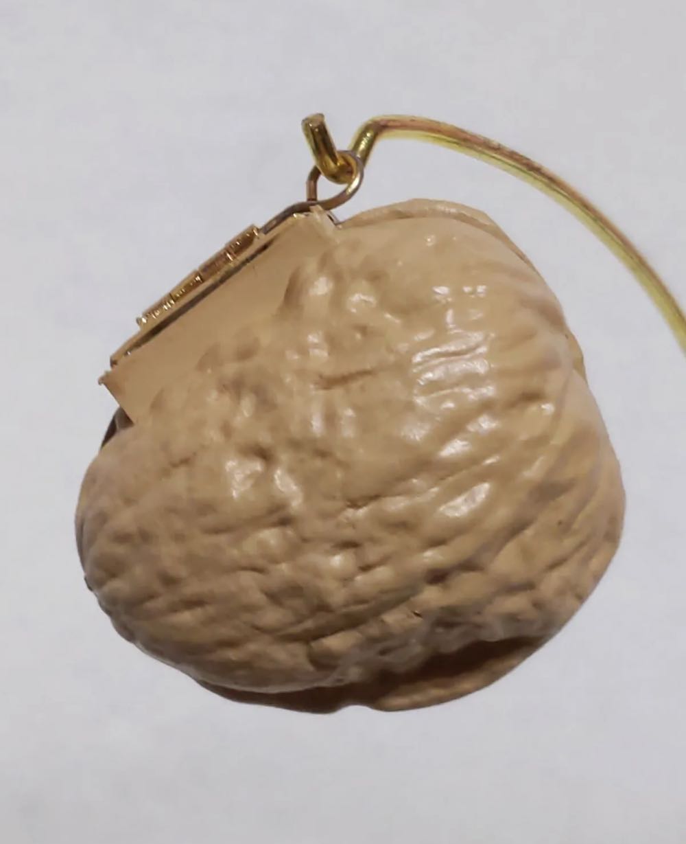 Nutshell Chat - In A Nutshell, Unofficial Series (Keepsake Ornament) ornament collectible - Main Image 4