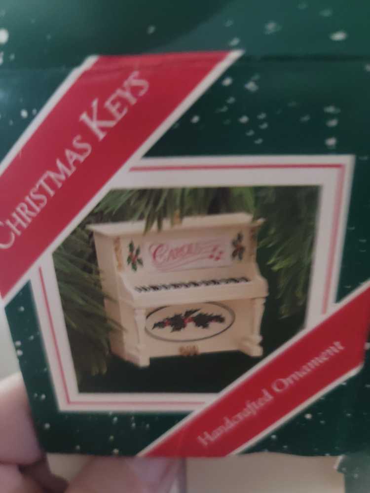 Christmas Keys - Hallmark Keepsake (Music) ornament collectible - Main Image 4