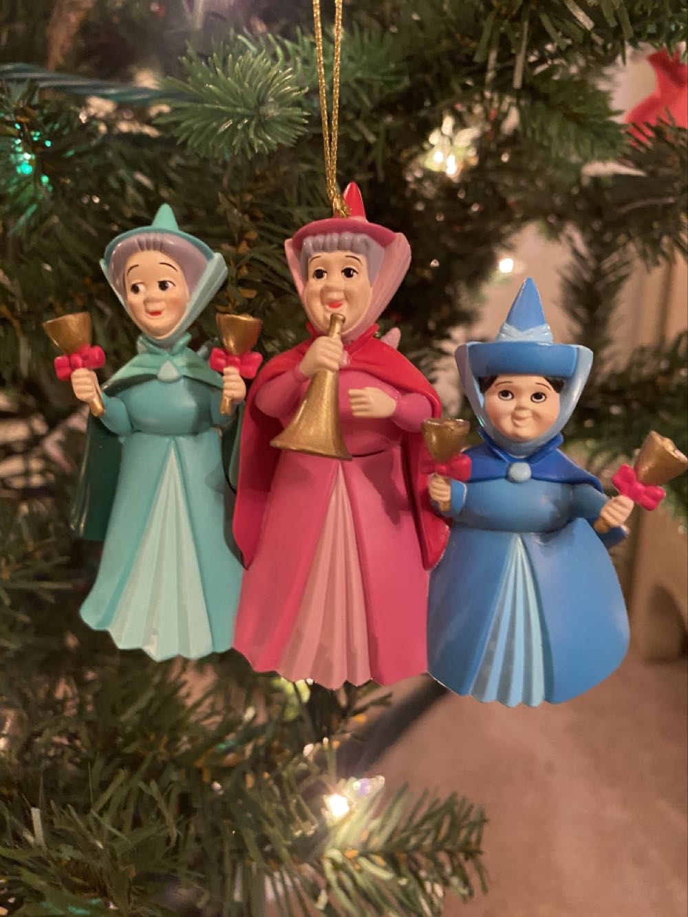 Three Fairies - Merryweather, Flora, and Fauna - President’s Edition (Walt Disney’s Sleeping Beauty) ornament collectible - Main Image 3