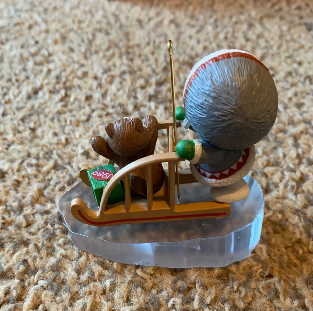 Frosty Friends #10 - Frosty Friends (Eskimo) ornament collectible - Main Image 4