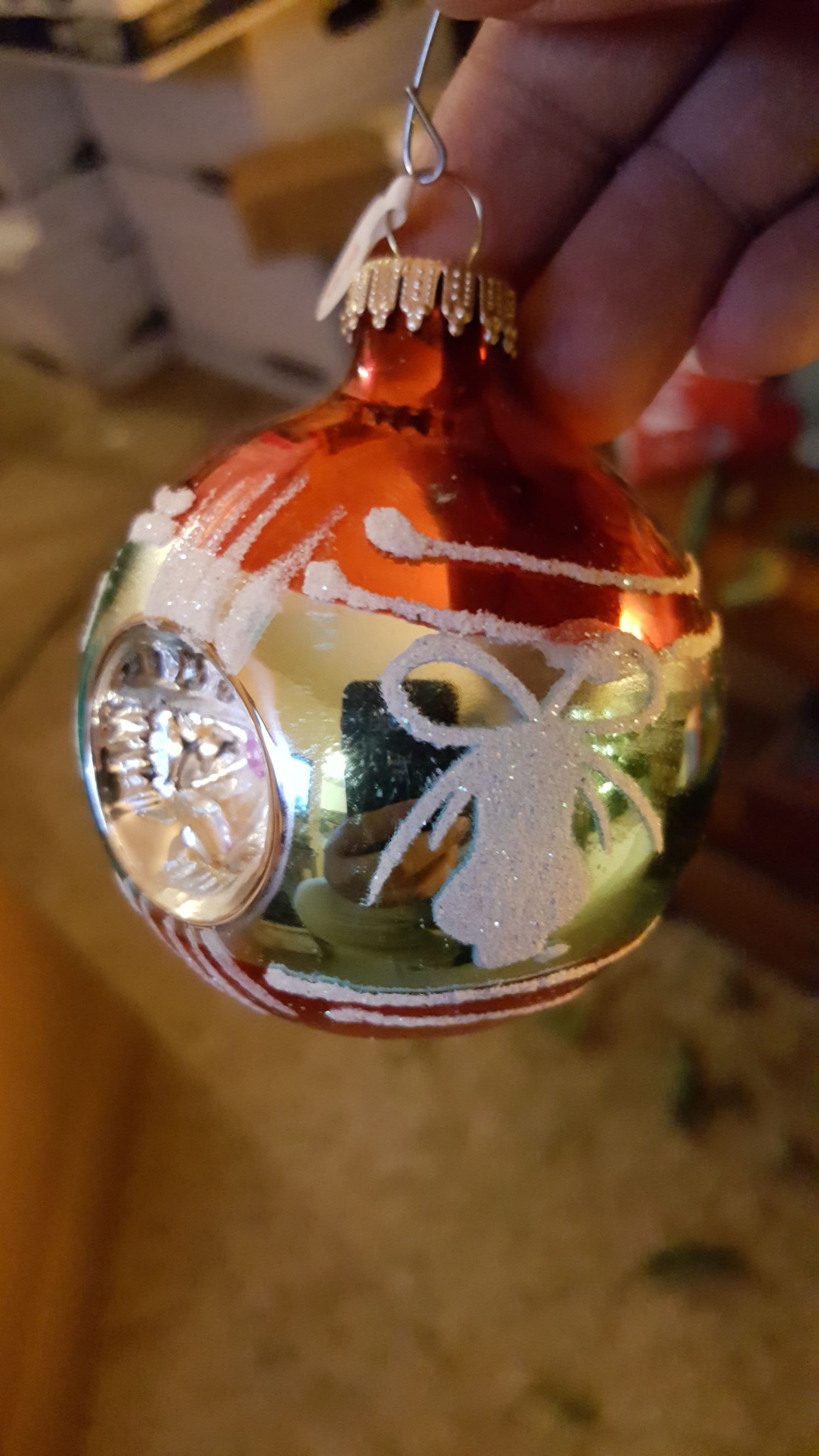 Green And Red Round Indent  ornament collectible - Main Image 2