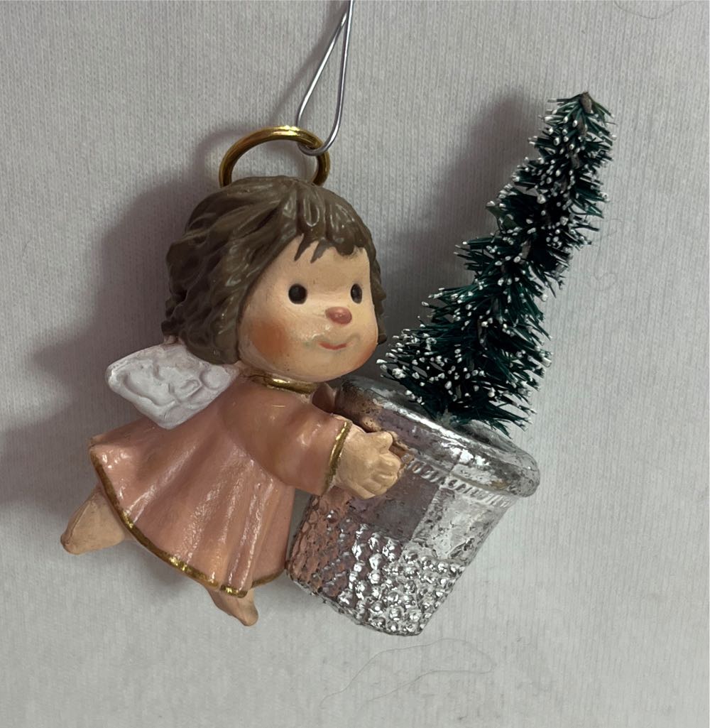 Thimble #4 Angel 1981🐻 - Thimble (Thimbles & Angels) ornament collectible - Main Image 3