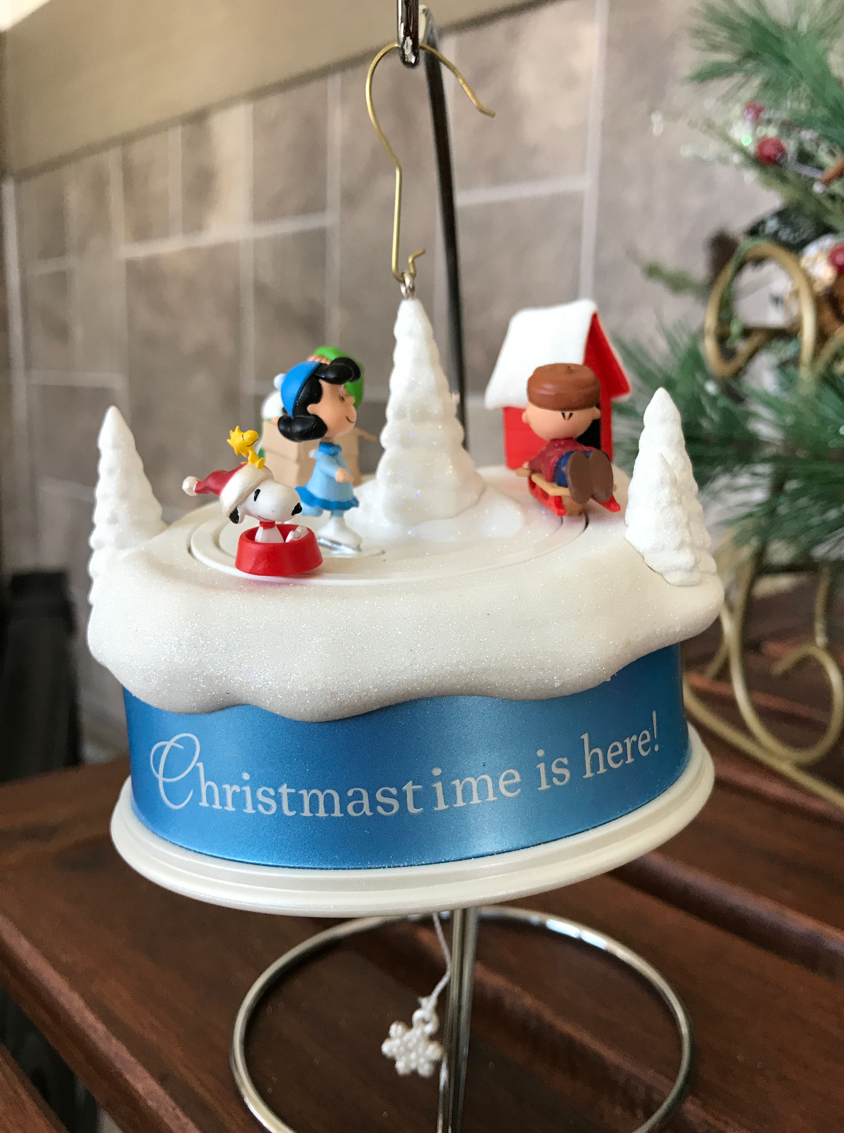 Christmas Time Is Here - The Peanuts Gang (Peanuts) ornament collectible - Main Image 2
