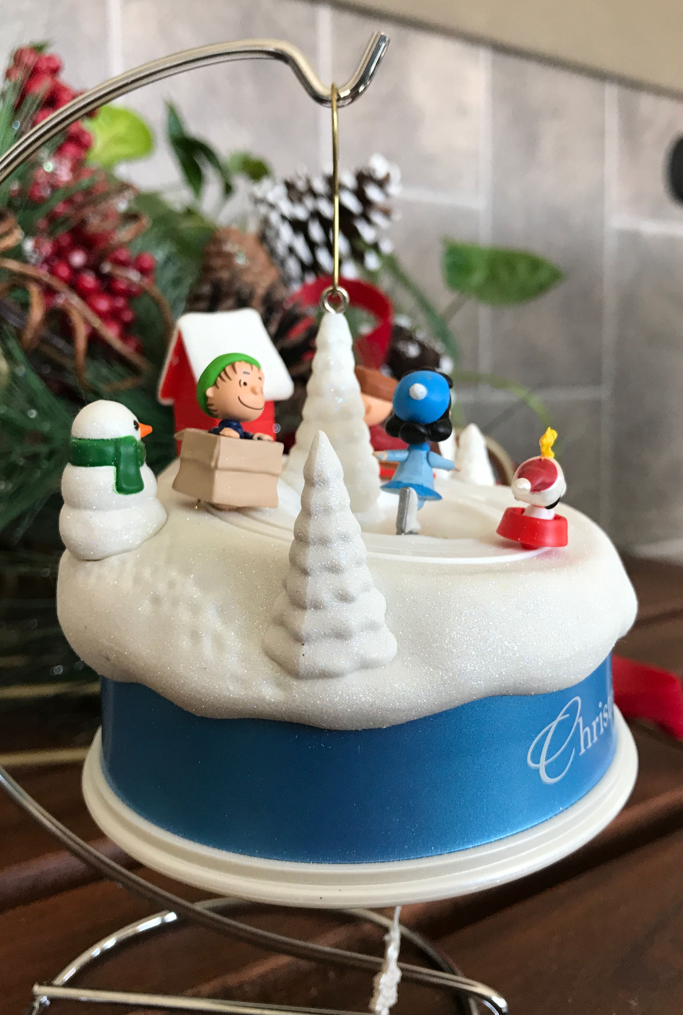 Christmas Time Is Here - The Peanuts Gang (Peanuts) ornament collectible - Main Image 3