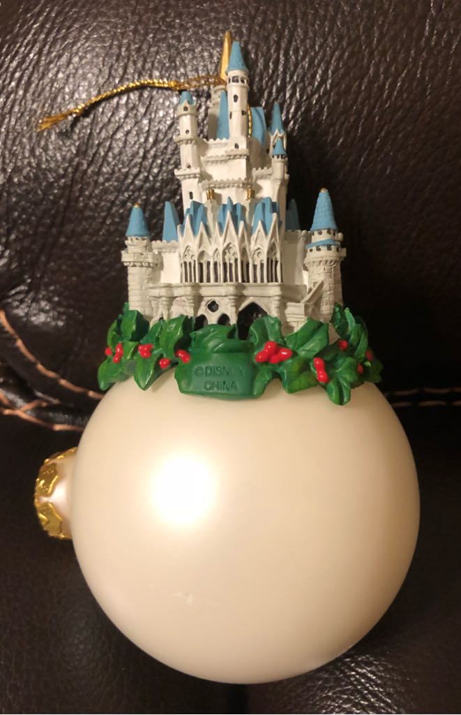 WDW - Cinderella Castle - Theme Park (Disney Castle) ornament collectible - Main Image 2