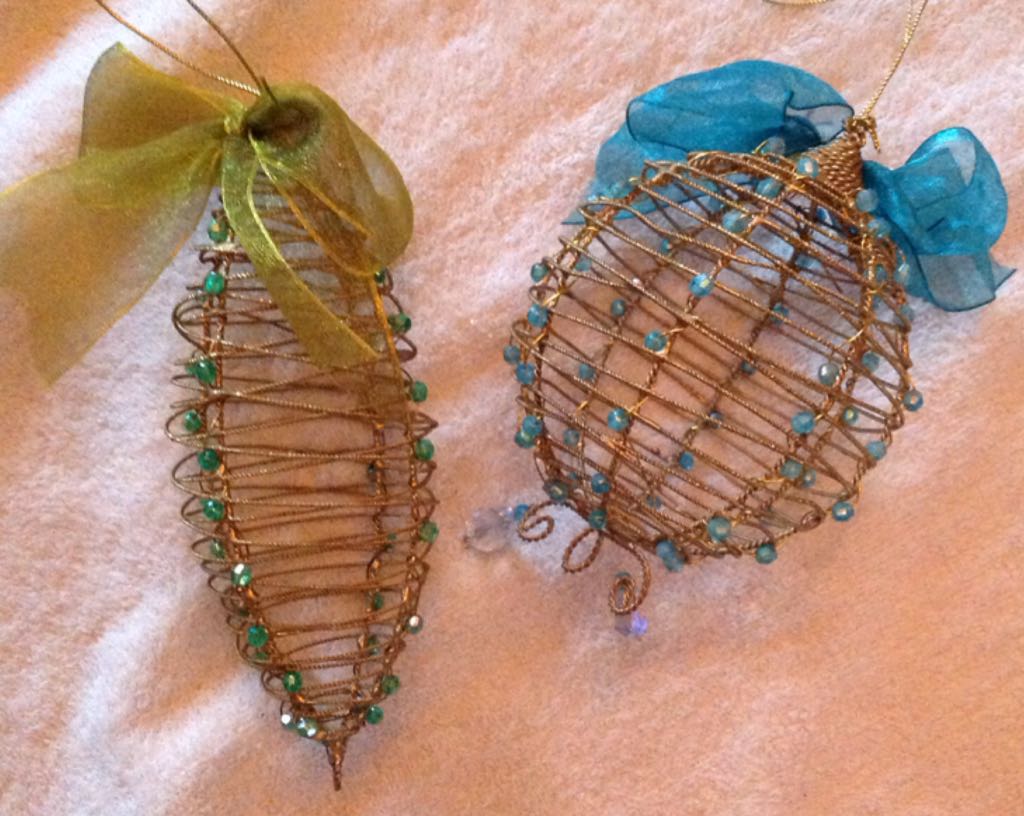 Bearded Wire Teardrop & Ball  ornament collectible - Main Image 1