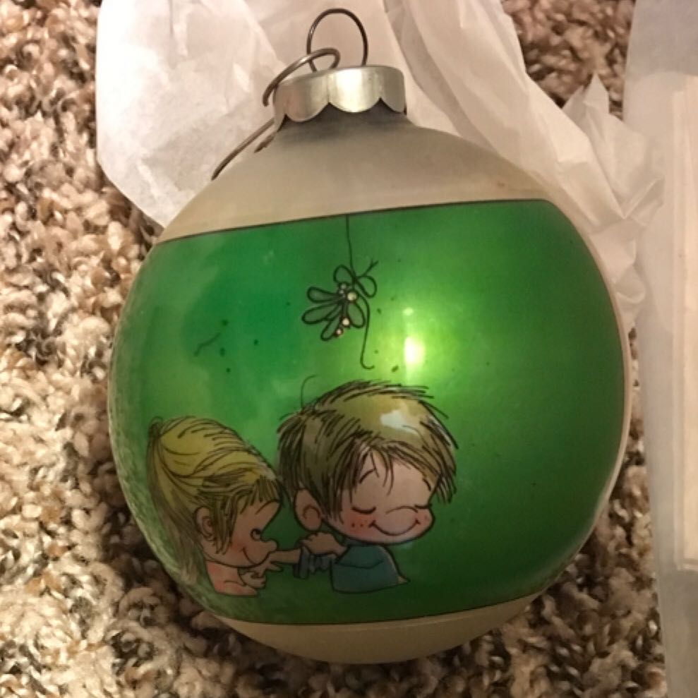 Marty Links Ball - Marty Links (Mistletoe) ornament collectible - Main Image 2