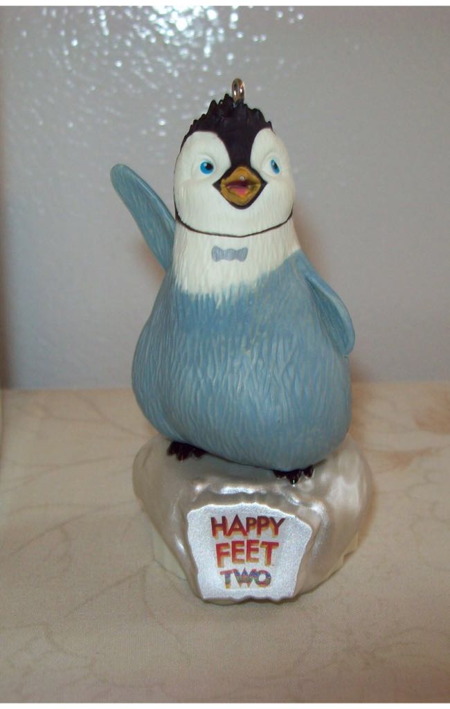 Erik Finds His Groove - Happy Feet 2 ornament collectible - Main Image 2