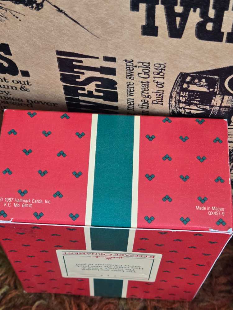 Santa At The Bat - Santa (Santa) ornament collectible - Main Image 3