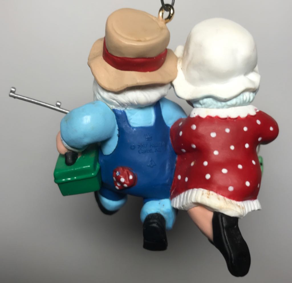 The Clauses On Vacation - The Clauses On Vacation (Hallmark Keepsake) ornament collectible - Main Image 2