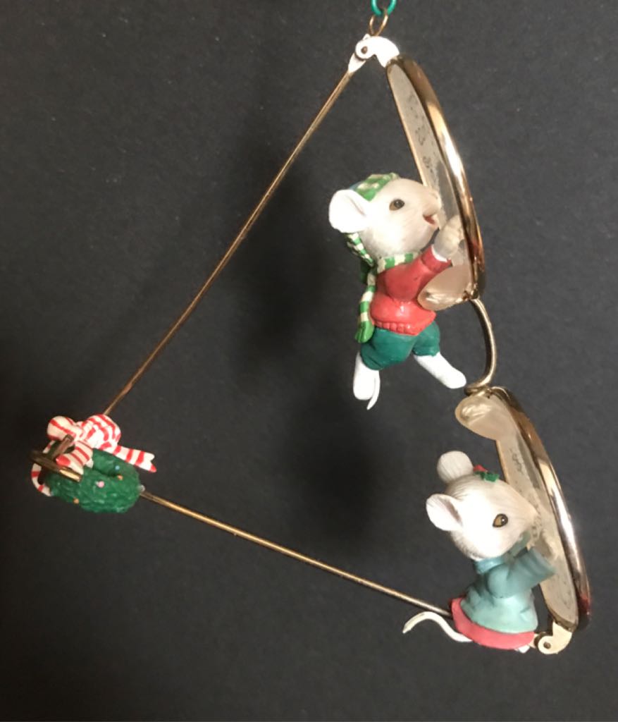 One Foggy Christmas Eve  - Spectacles (Mice) ornament collectible - Main Image 2