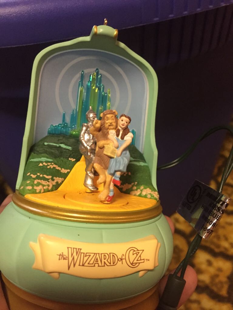 Gold Ornament Disply Stand 2017