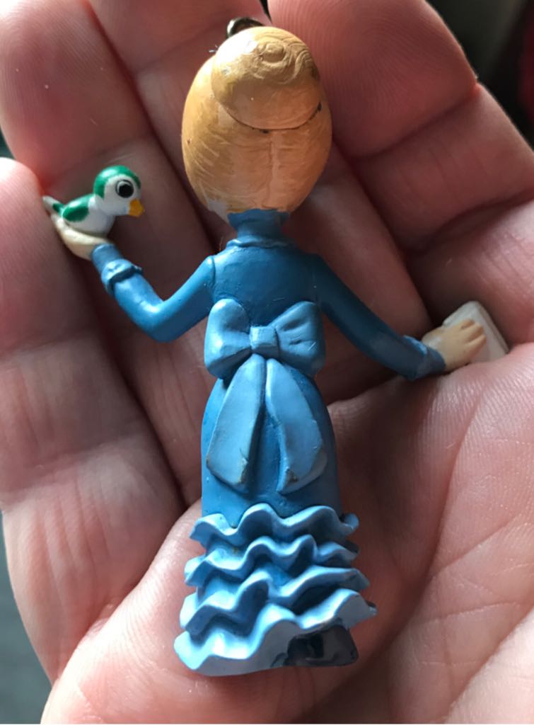 Playing Mantis - Santa Coming To Town - Jessica - Santa Claus Is Coming To Town (Classic Media) ornament collectible - Main Image 2