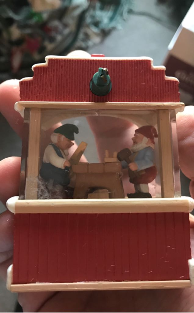 Kringles Toy Shop - Kringles , Window (Kringles Windows Magic) ornament collectible - Main Image 2