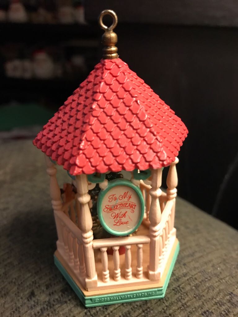 Sweetheart Gazebo - Nostalgic Houses & Shops (Series Compliment) ornament collectible - Main Image 2