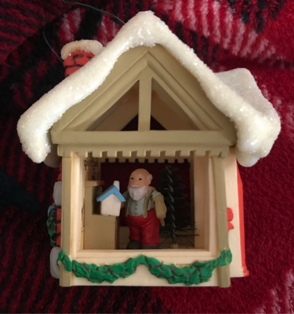 Santa’s Workshop - Santa (Diorama) ornament collectible - Main Image 2