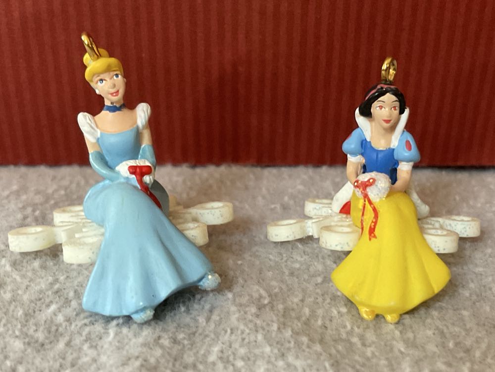 Disney Princesses Snowflake - Hallmark Keepsake Ornament: Minature (Disney Princesses) ornament collectible - Main Image 3