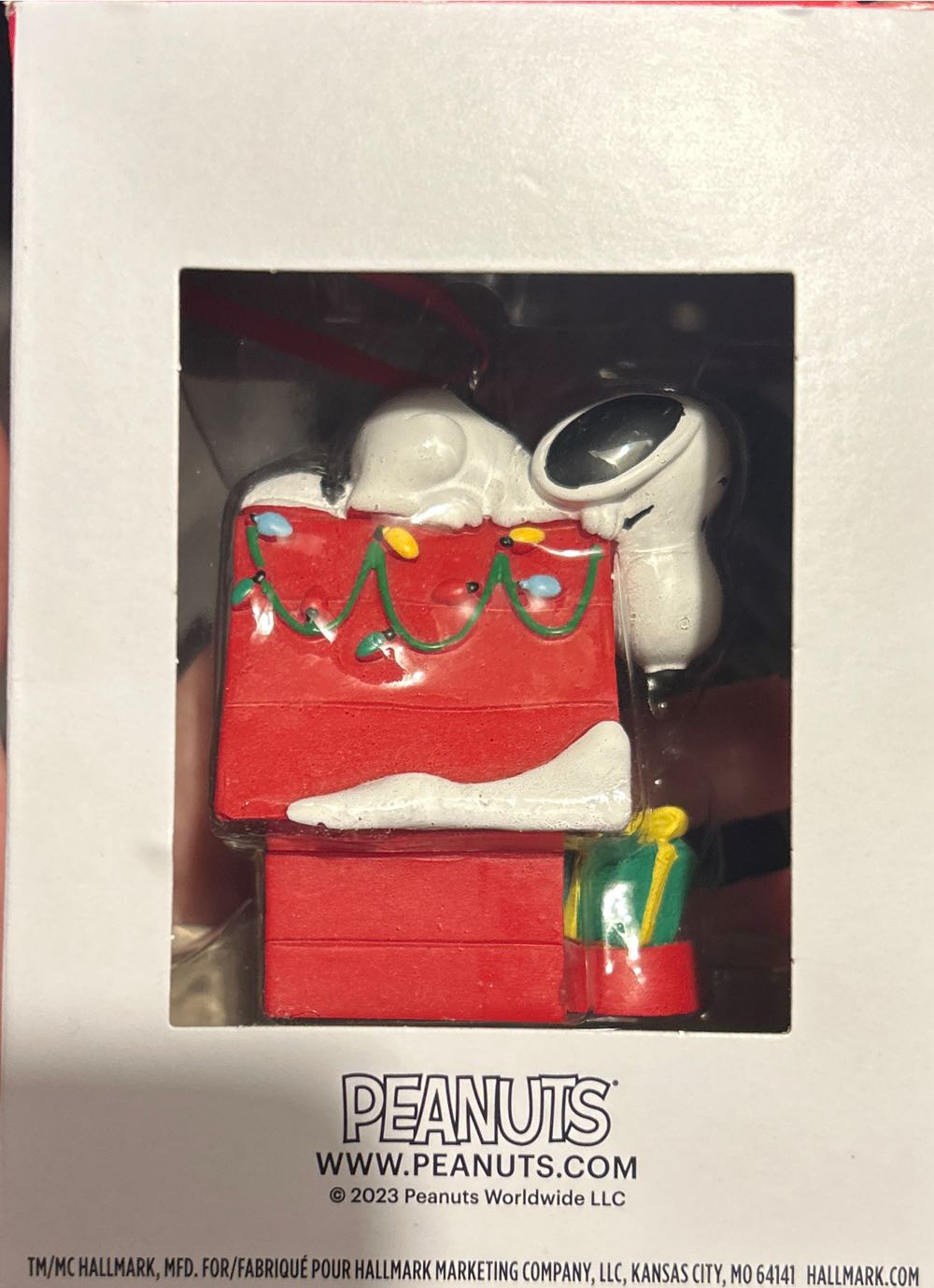 Snoopy - Peanuts Red Box ornament collectible [Barcode 661127019896] - Main Image 2