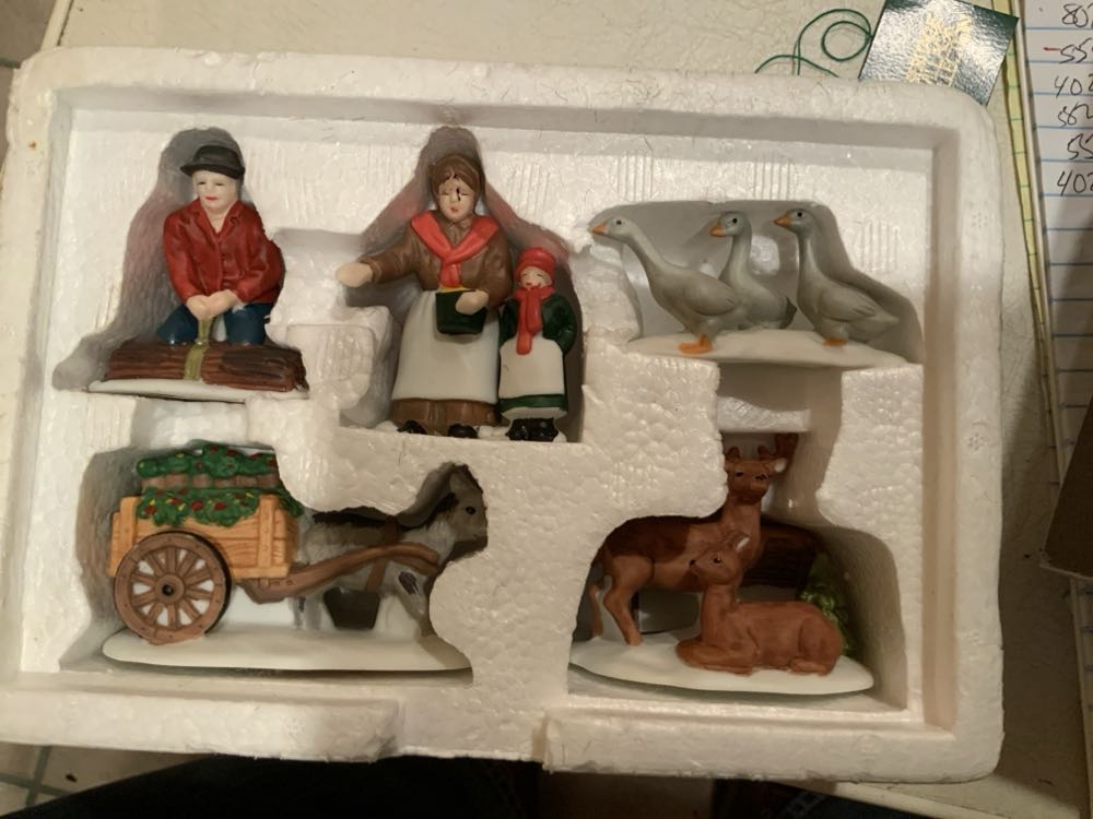 Heritage Village Fezziwig Delivery Wagon #58400