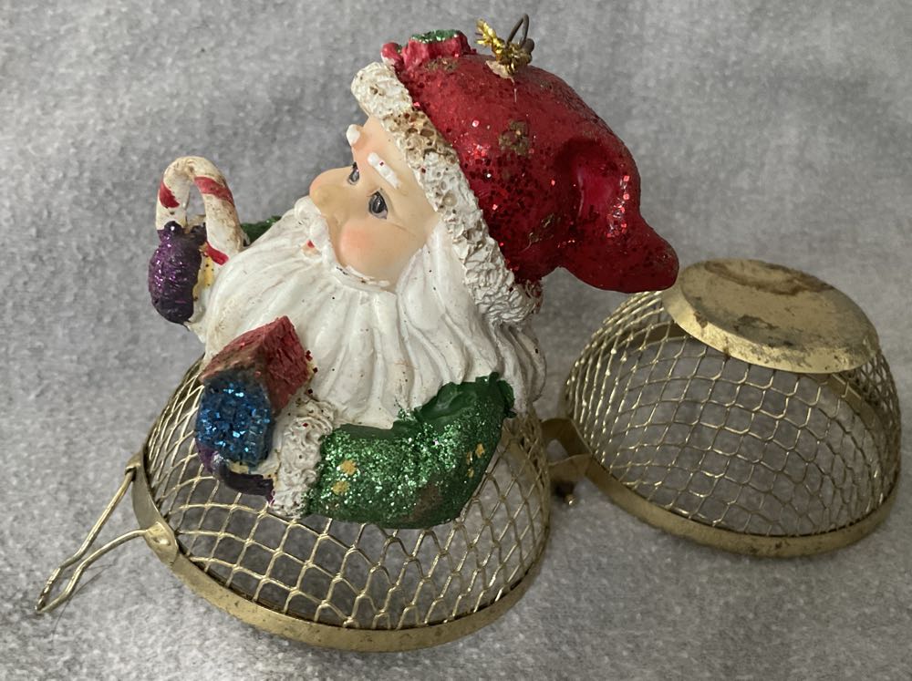 Santa Mesh Ball  (Christmas) ornament collectible - Main Image 3