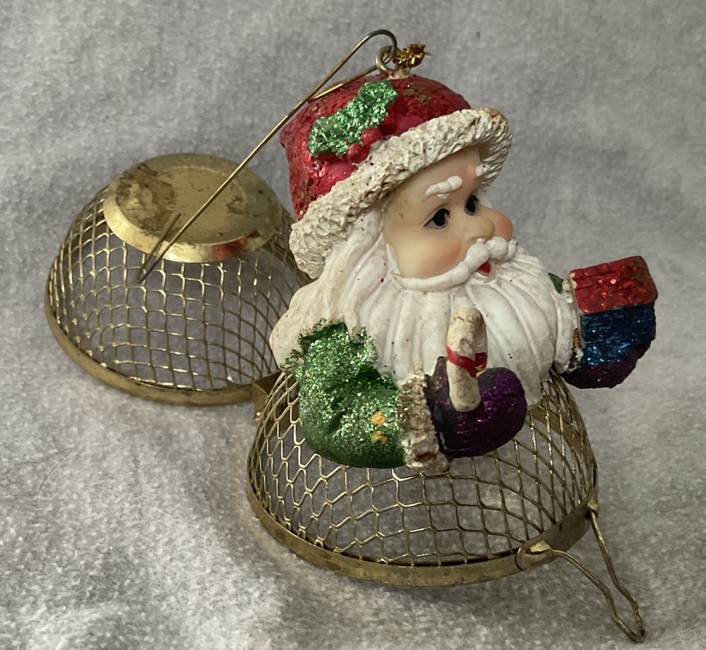 Santa Mesh Ball  (Christmas) ornament collectible - Main Image 4